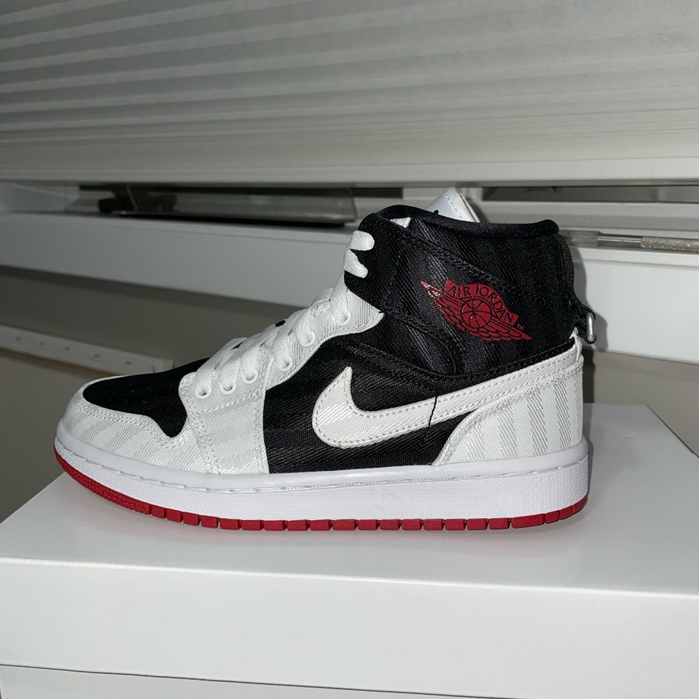 Nike Air Jordan 1 Mid SE shoes